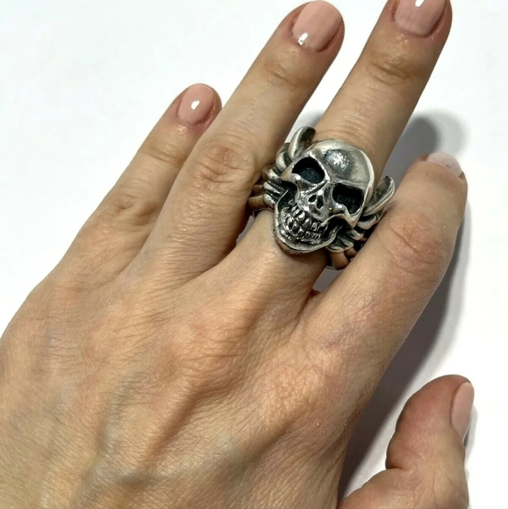 One of a kind King baby skull winged garnet eye ring - Picture 5 of 5